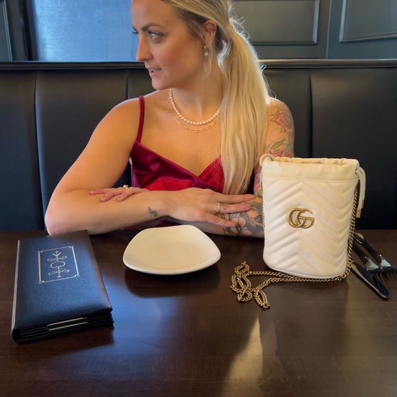 Meet your Posher, Lindsey - Picture 2 of 2